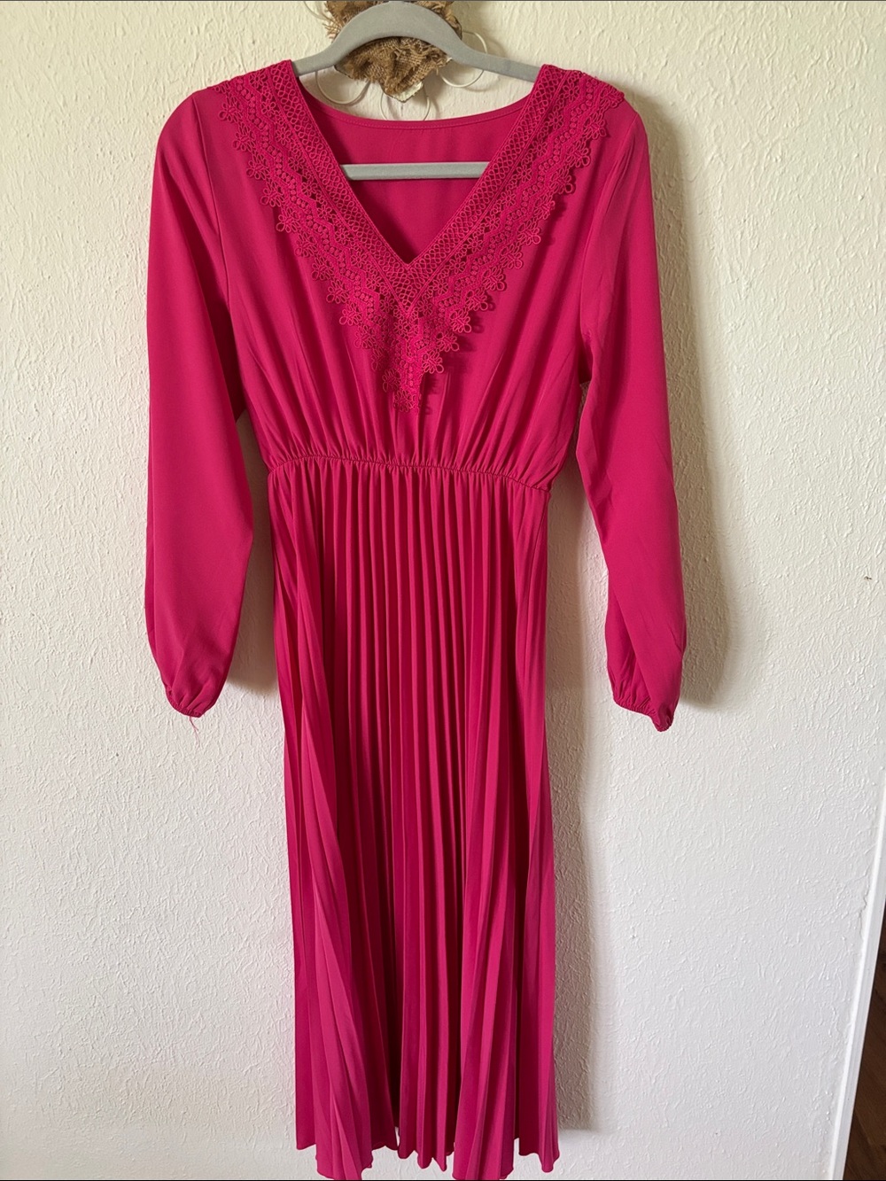 Elegant Fuchsia V-Neck Pleated Midi Dress